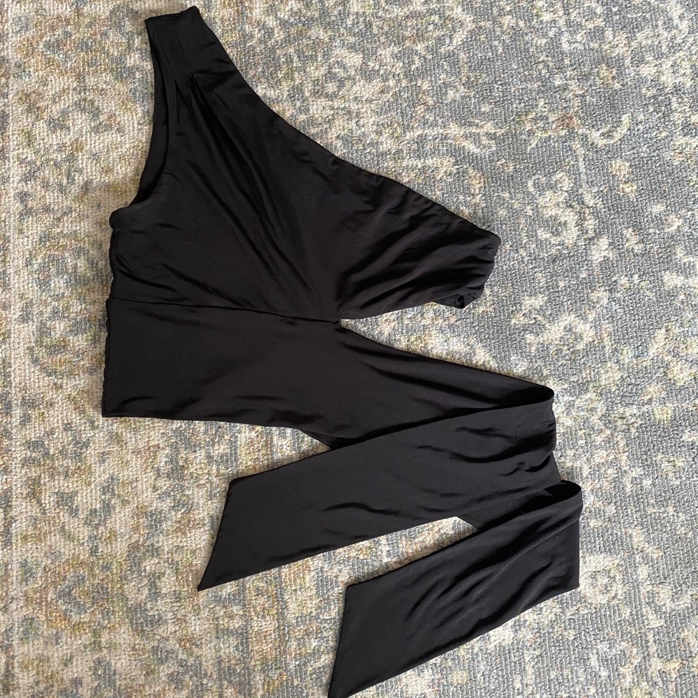 Black side tie crop top